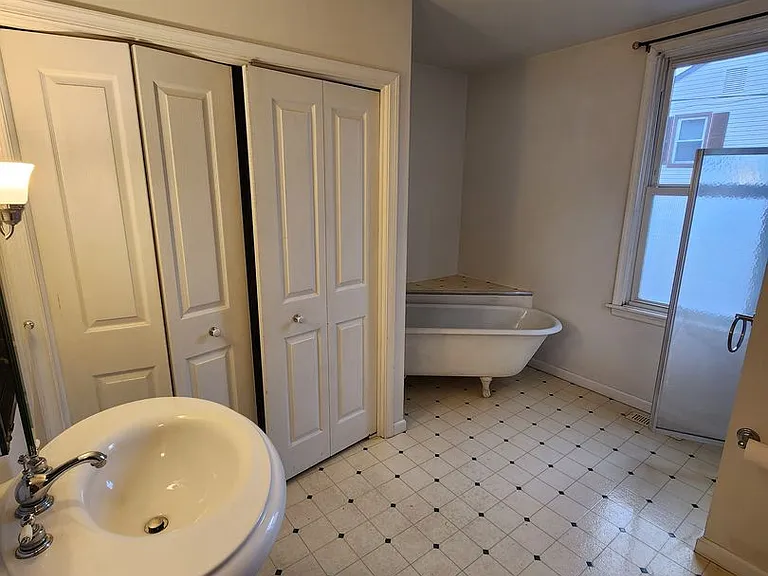 120 Cooper St — Photo 14