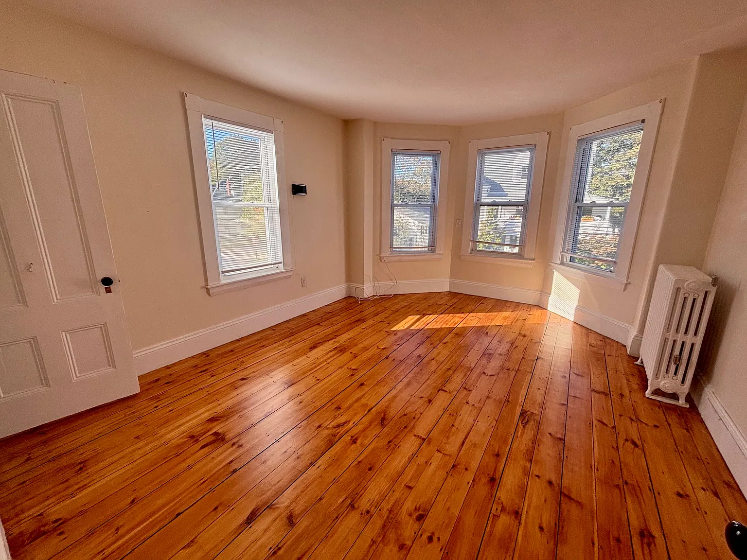 2 bed, 900 sqft, $2,900 — Photo 1