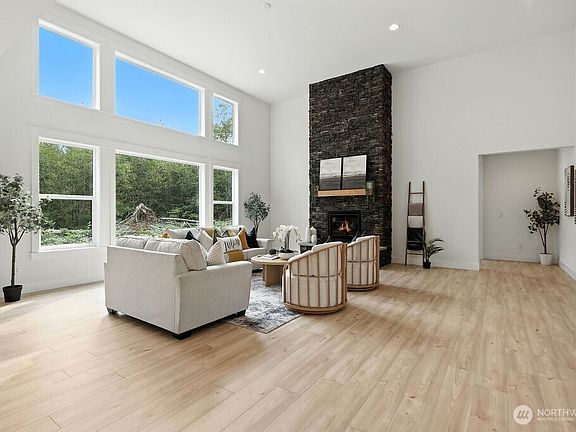 4th image of 3811 295th Avenue NW