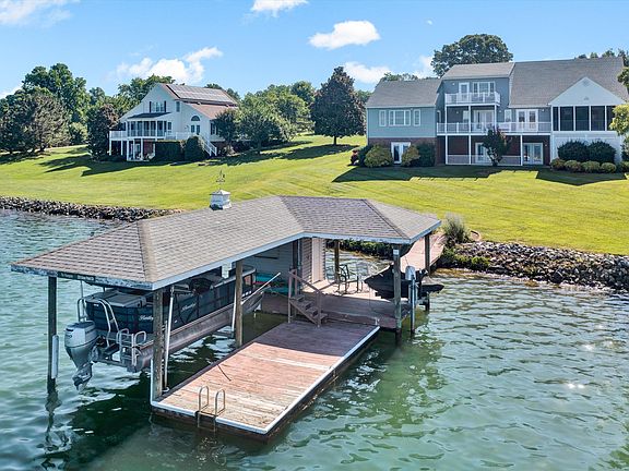 3rd image of 220 Gross Point Dr