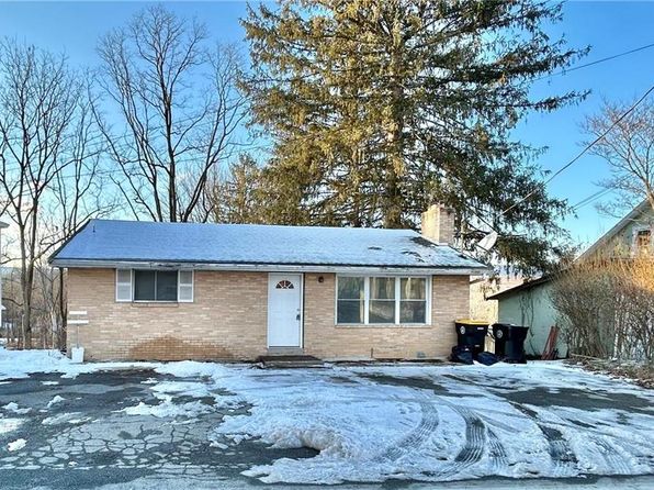 2556 N Delaware Dr, Mount Bethel, PA 18343