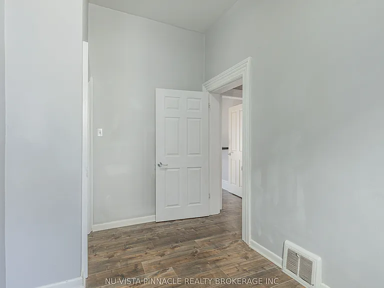 132 Wharncliffe Rd N #BACK — Photo 13