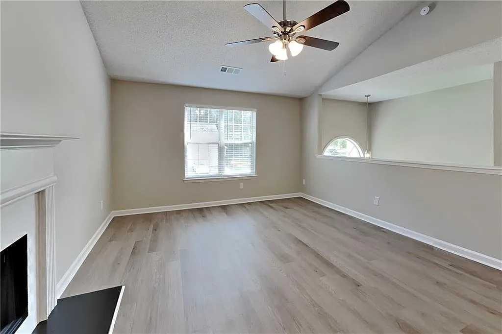 4 bed, 3.0 bath, 1889 sqft, $2,250 — Photo 3