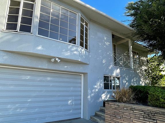 Living Room bay window above the garage