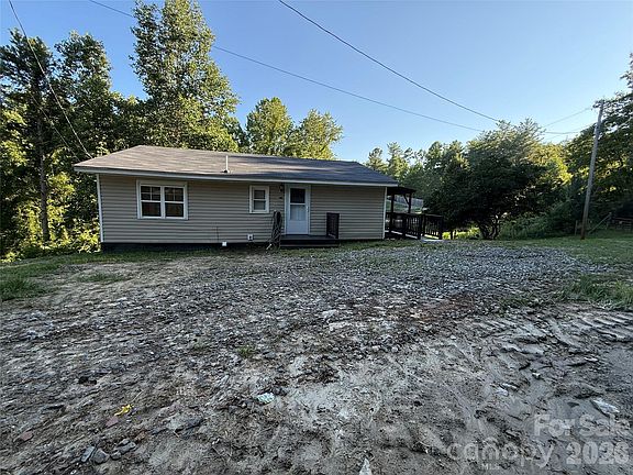 3rd image of 3028 Playmore Beach Rd