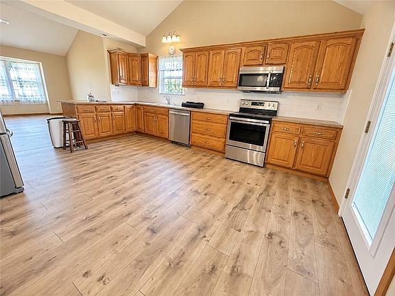 4th image of 809 SW Graystone Dr