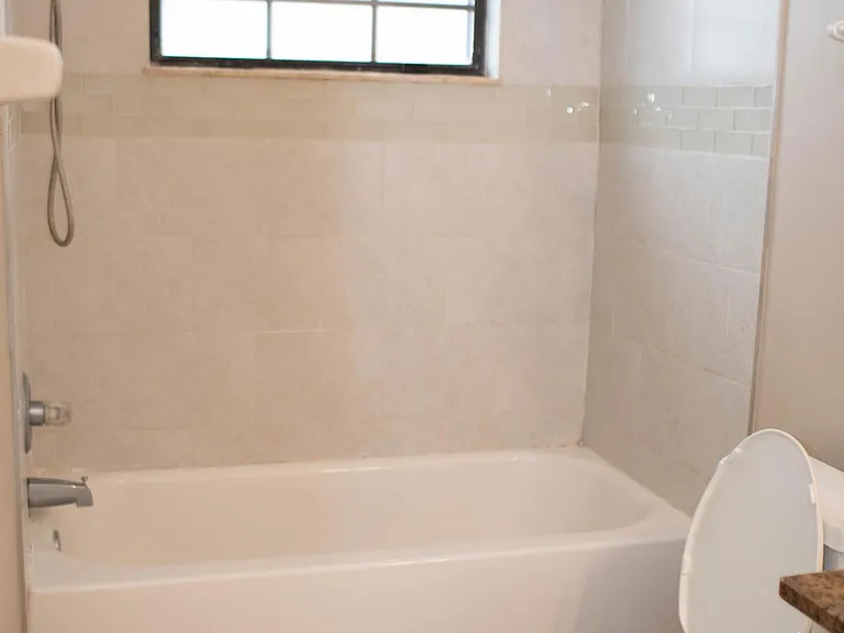 7175 Glendyne Dr N — Photo 14