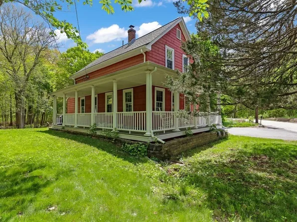 12 Elm St, Foxboro, MA 02035