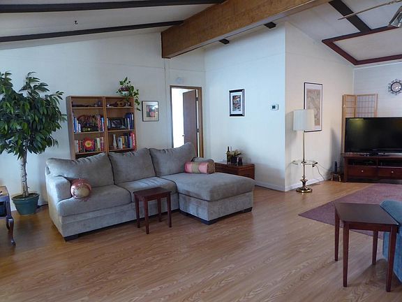 4th image of 444 Chateau La Salle Dr