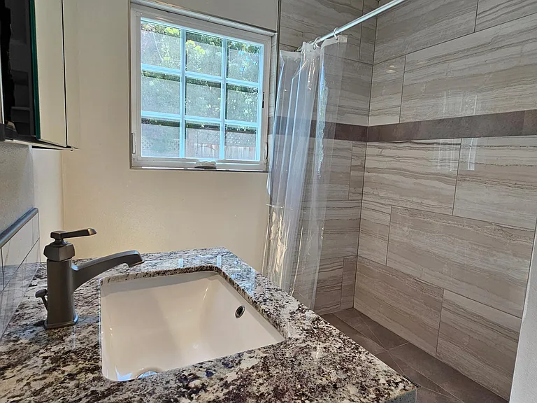 139 Plymouth Ave — Photo 15