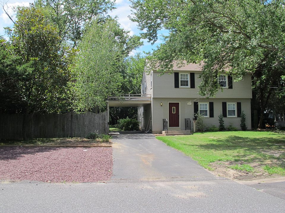 Front of home with parking for SIX vehicles!