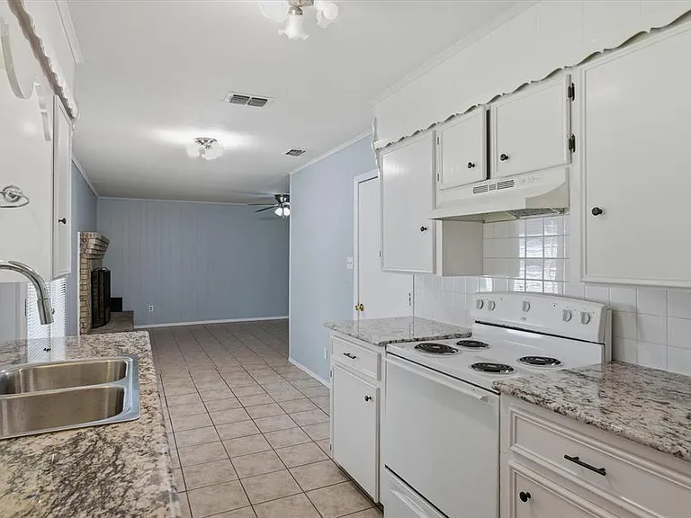 908 W State Highway 243 — Photo 12