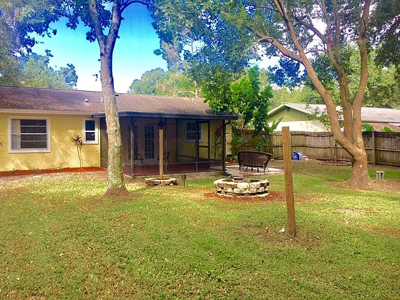 3rd image of 2704 Martha Ln