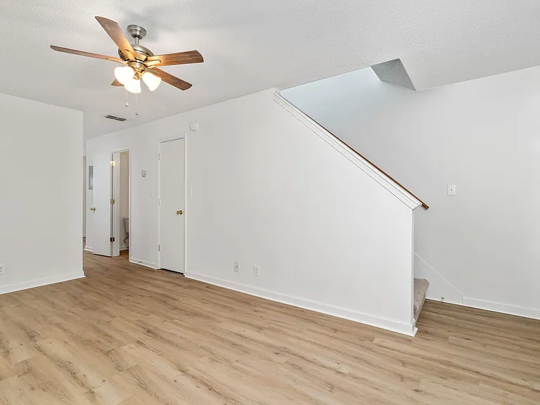 1850 Waters Edge Dr #A — Photo 2