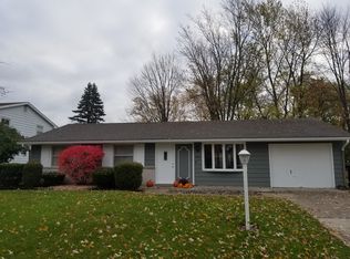 1832 Majestic Ln, Fort Wayne, IN 46815