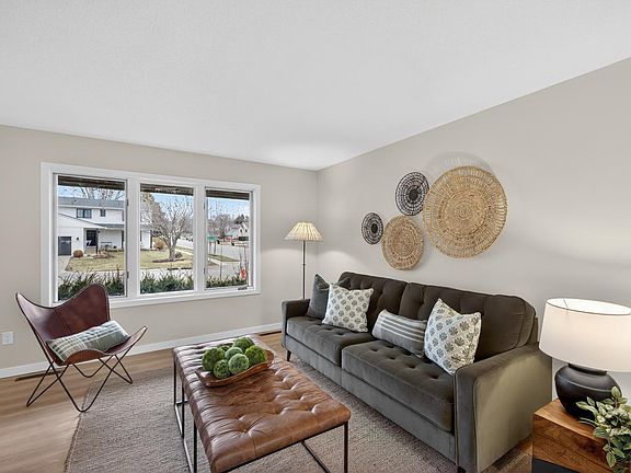 4th image of 4406 Newcastle Ln NW