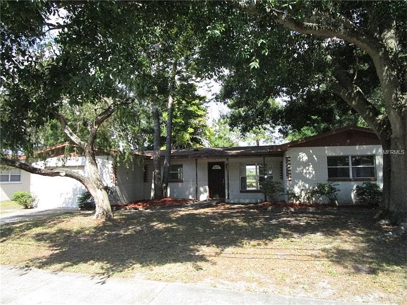 1st image of 325 Country Club Dr