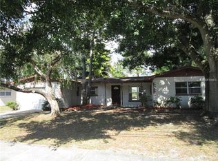 325 Country Club Dr, Oldsmar, FL 34677