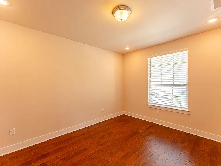 13501 Metric Blvd #46 — Photo 12