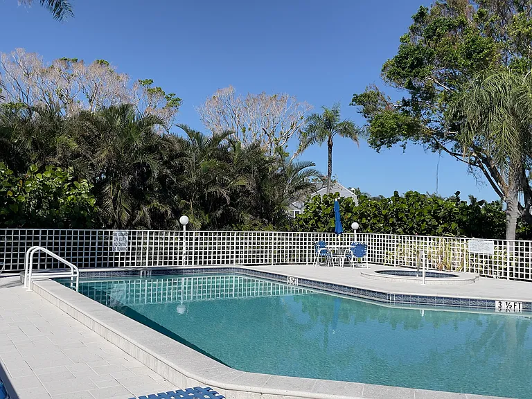 1155 Edgewater Cir — Photo 41