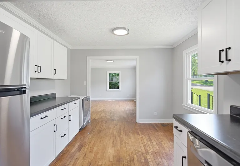 2706 Jefferson Ave — Photo 5