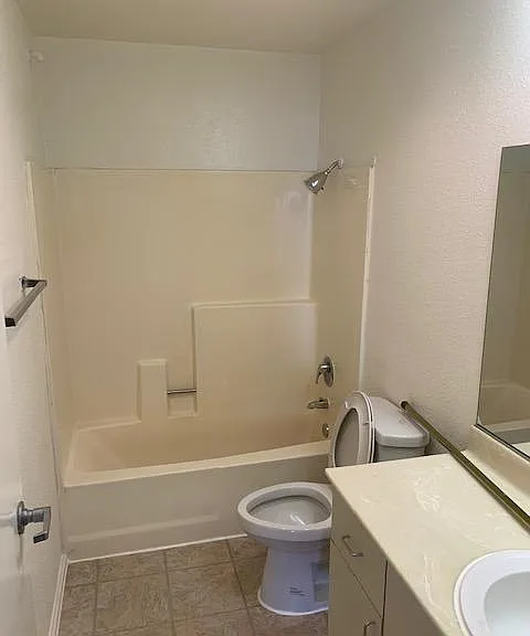 940 Westmount Dr — Photo 10