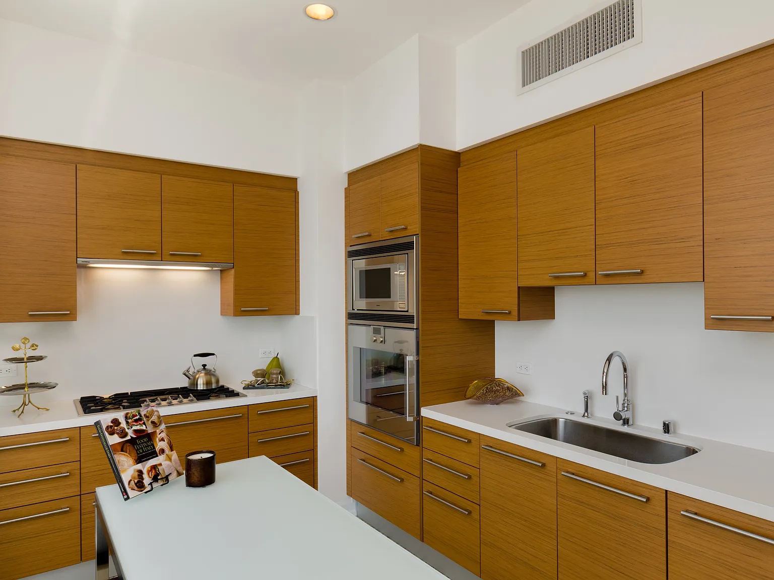 2 bed, 1920 sqft, $9,300 — Photo 4