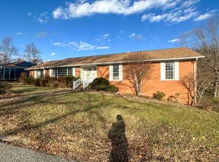 128 Camelot Dr, Huntington, WV 25701