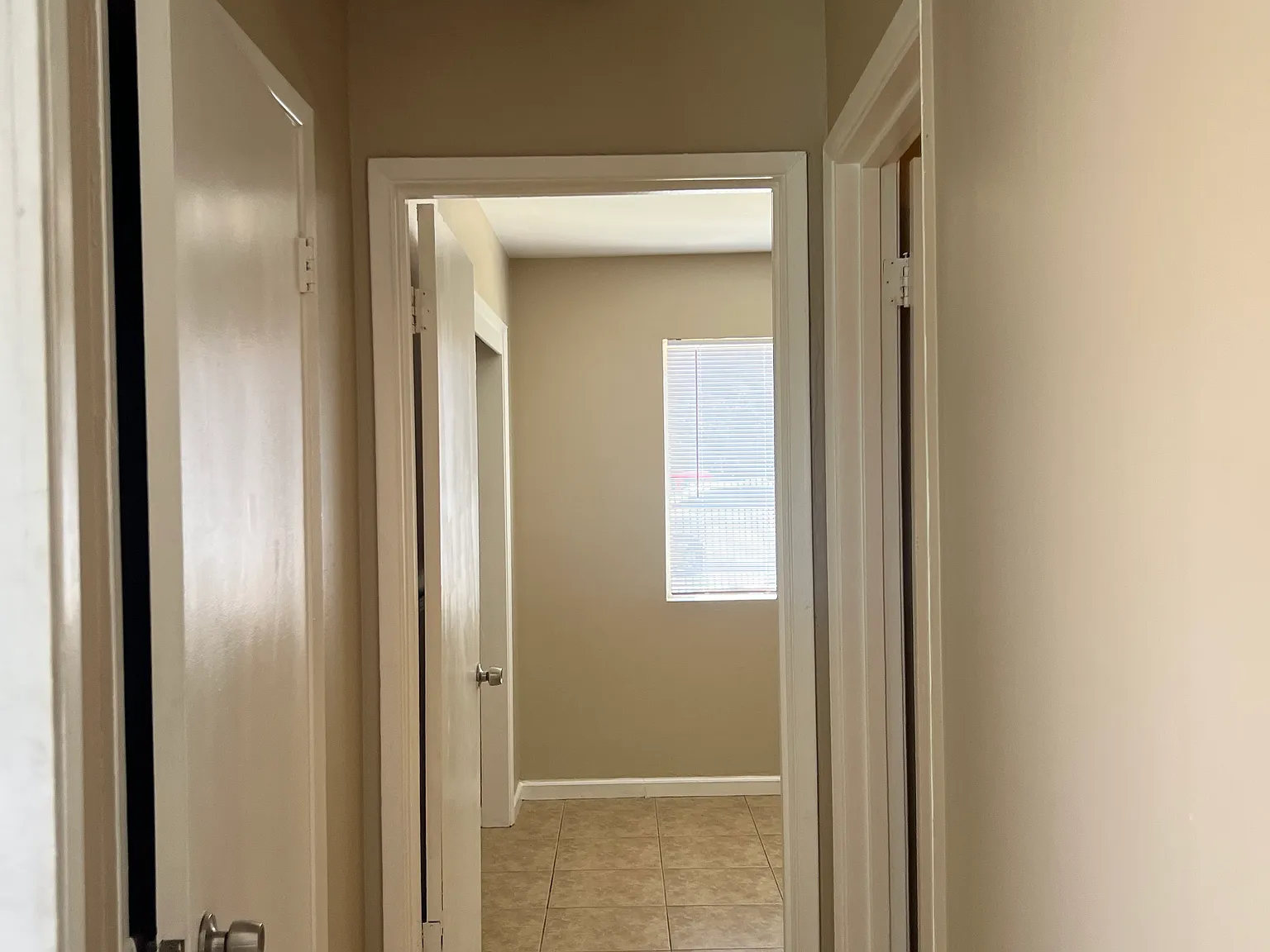 2 bed, 990 sqft, $1,300 — Photo 2