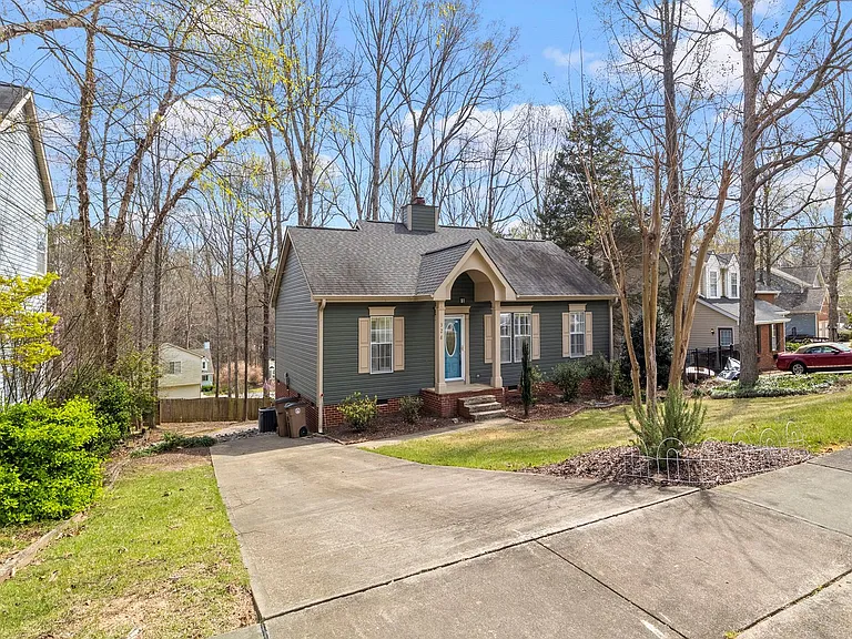 328 Glencoe Dr — Photo 2