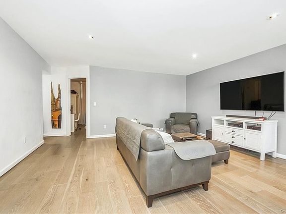 5th image of 114 Texas Ave #8R