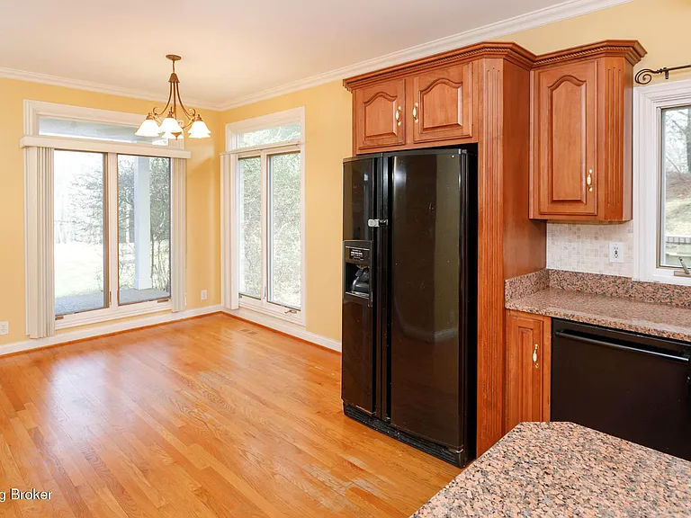9511 Felsmere Cir — Photo 17