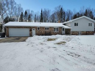 8360 N 3rd Ln, Gladstone, MI 49837