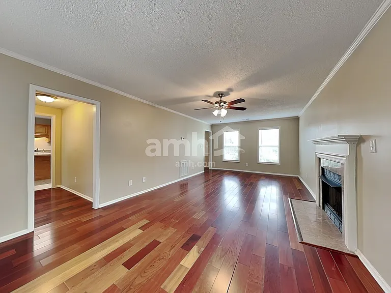 400 Wyndham Ave — Photo 7