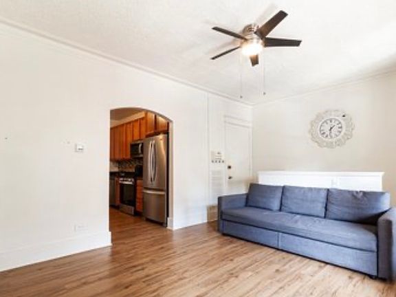 4th image of 906 W Belle Plaine Ave APT 1