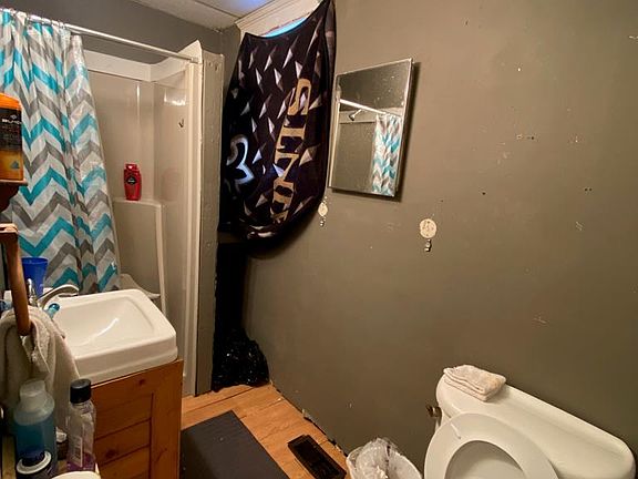 3rd image of 606 Cottage St