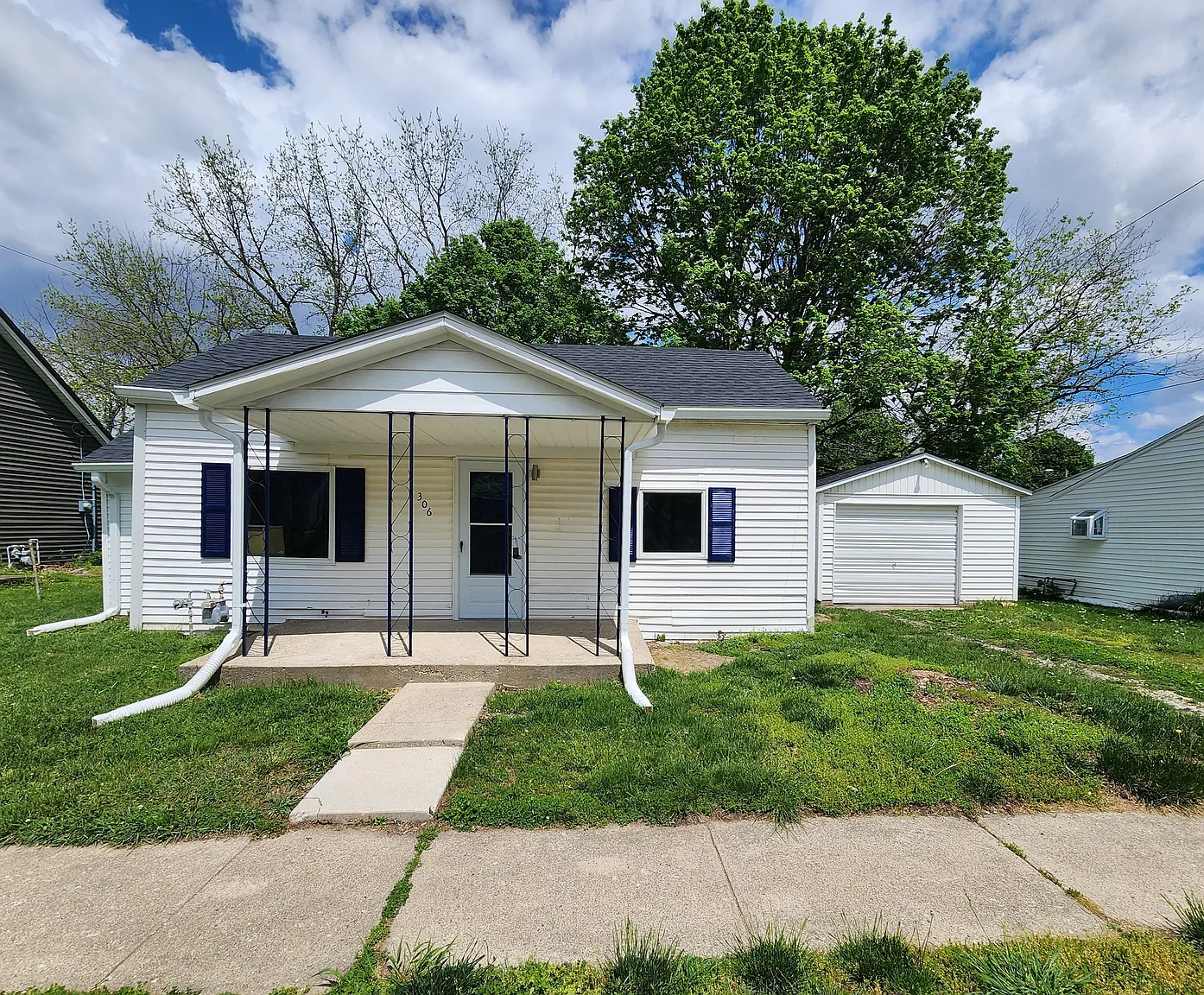 306 W North St photo 1
