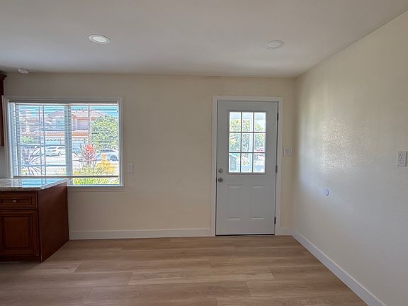 3rd image of 13911 Sherwood St