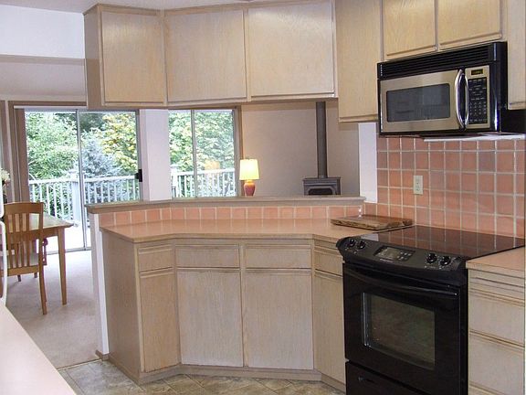3rd image of 1320 Evergreen Park Dr SW