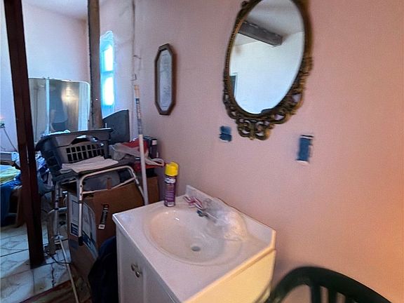 4th image of 309 1st St