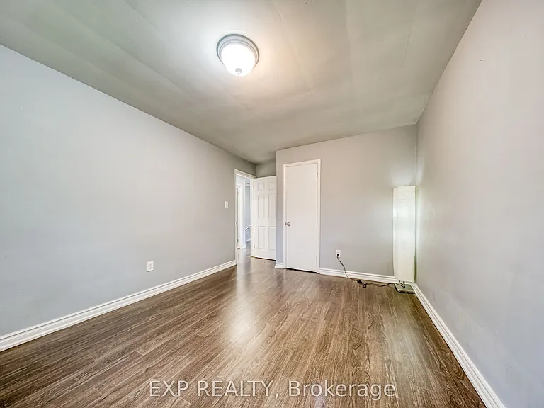 588 Warden Ave — Photo 11