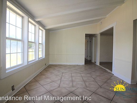 3rd image of 1629 Valparaiso Blvd