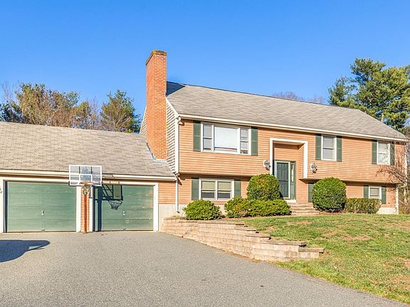 3rd image of 14 Hereford Ln