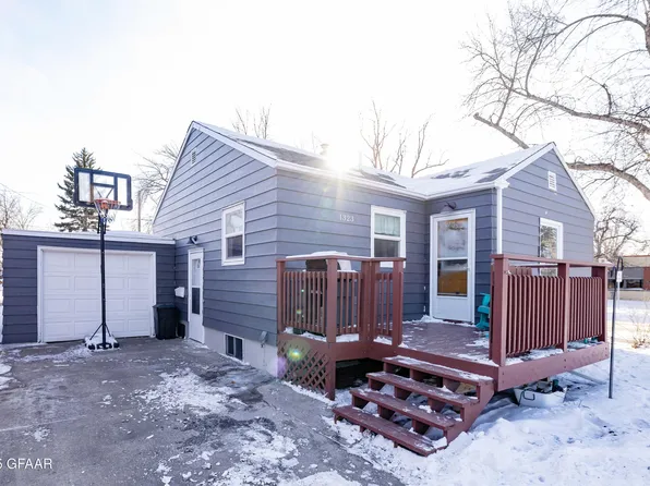 1323 1st Ave N, Grand Forks, ND 58203