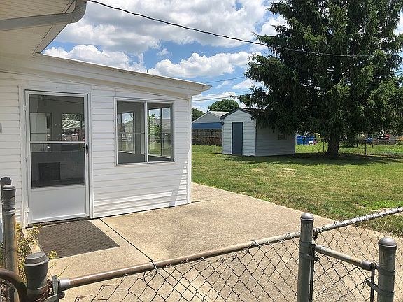 2nd image of 833 Brookdale Dr