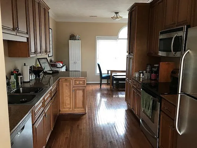 1401 Flowing Spring Ln — Photo 2