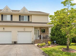 22 Forest Garden Dr, Matawan, NJ 07747
