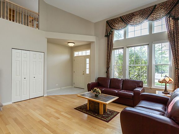 4th image of 1831 Churchill Ln