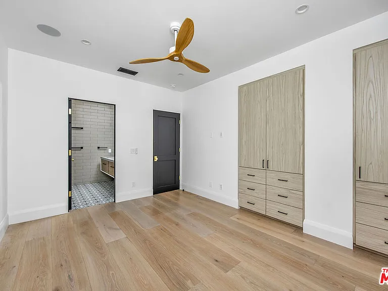 107 S Flores St #1/2 — Photo 13
