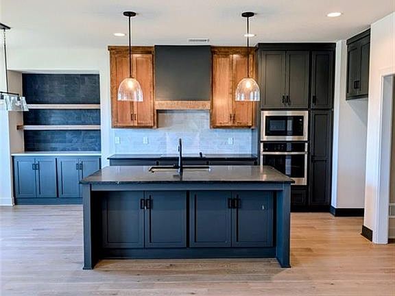 4th image of 1300 Larkspur Place Or